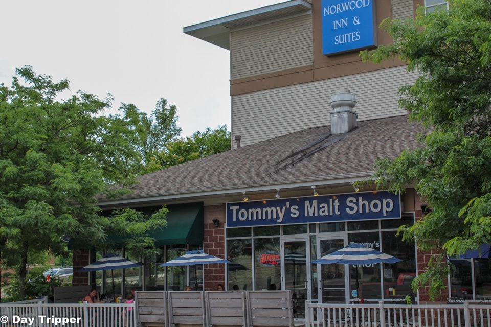  Dinning in Chaska at Tommy's Old Fasion Malt Shop