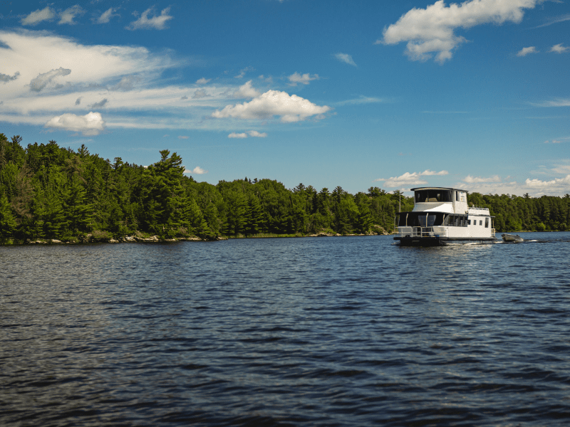 House boat on Voyagers National Park